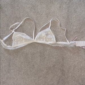 victoria’s secret white lace bralette